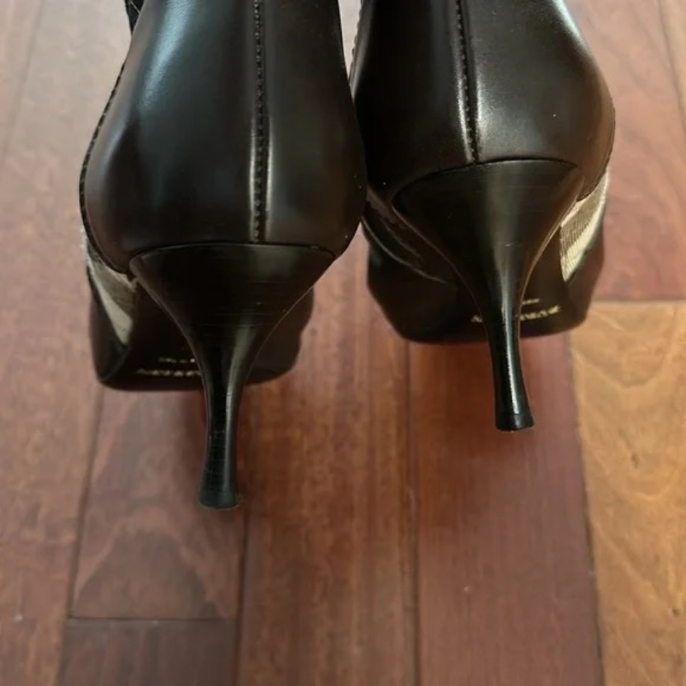 Gorgeous Authentic Burberry Nova Check and Leather Heel Boots - Picture 3 of 5